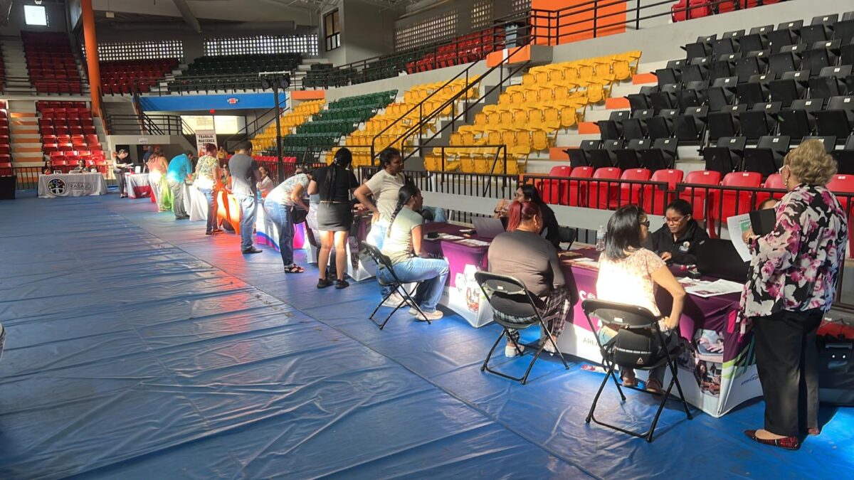 CLS “EN TU MUNICIPIO” LLEVA SUS SERVICIOS AL COLISEO EMILIO E. HUYKE DE HUMACAO